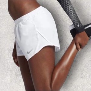 Nike Modern Tempo Women’s Shorts with Back Pocket Large